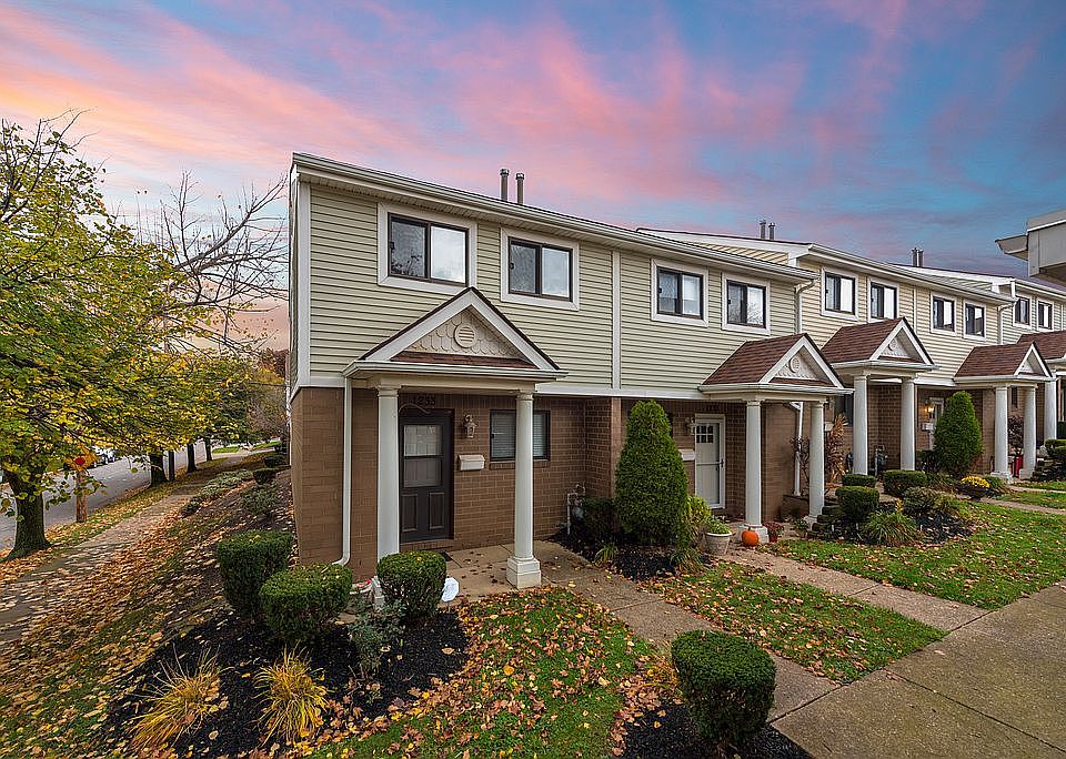 1st image of 1233 W 70th St #1
