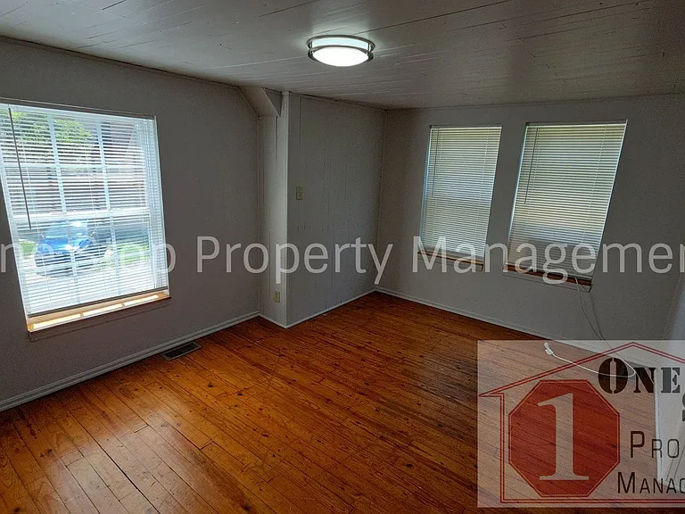 606 S Fairview Ave — Photo 16