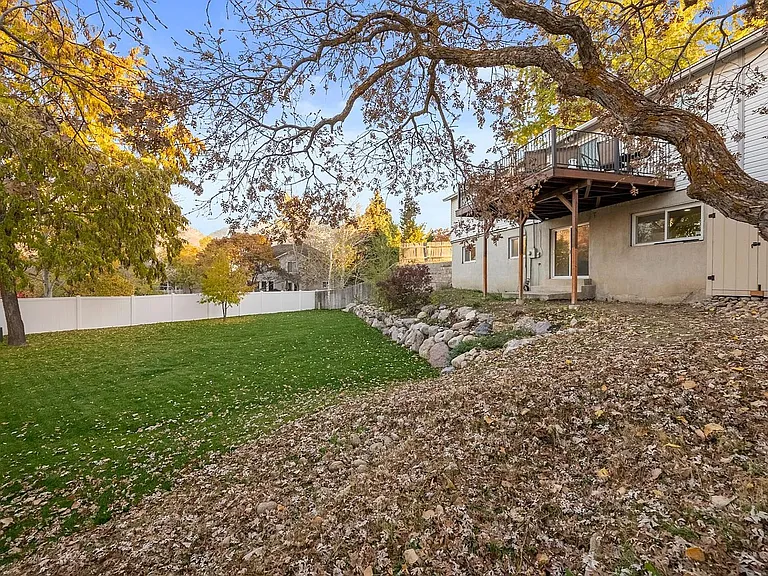 1553 E Huckleberry Cir — Photo 37
