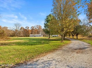 370 Timberline Dr, Vine Grove, KY 40175