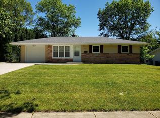 1917 Wayland Ln, Schaumburg, IL 60193