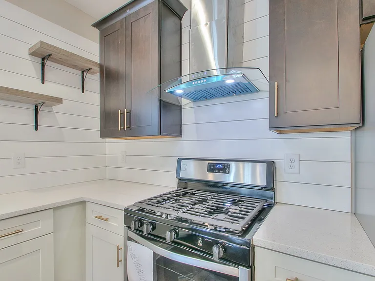 921 Spain Ave — Photo 7