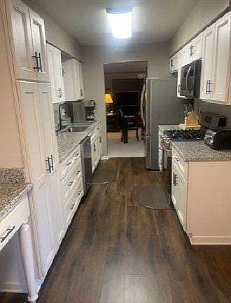 5th image of 2946 Lakewood Dr
