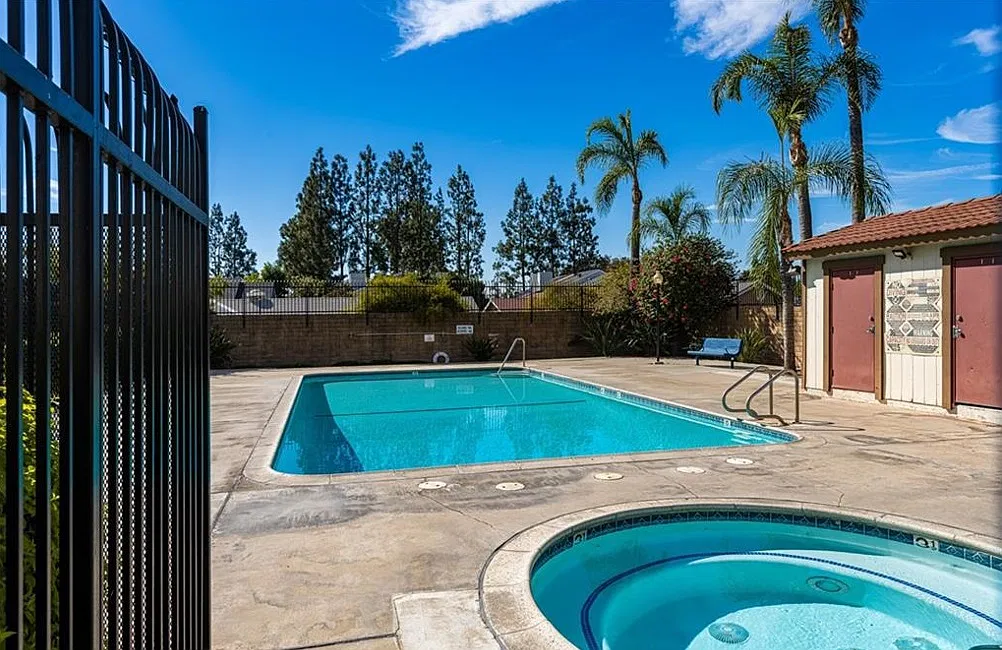 2 bed, 1.5 bath, 1232 sqft, $2,600 — Photo 4
