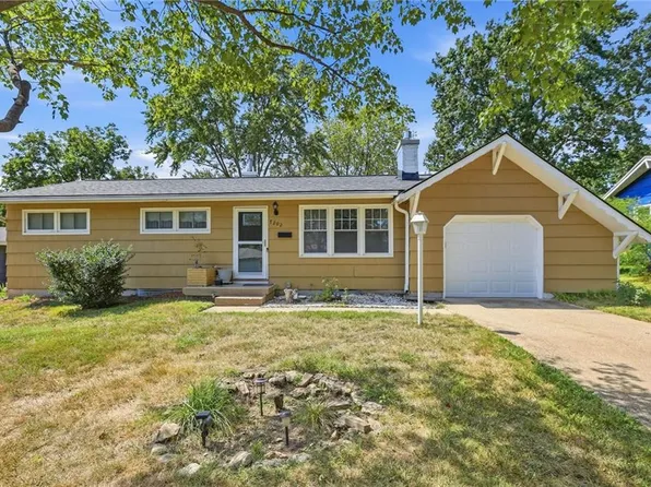 7202 Larsen St, Shawnee, KS 66203
