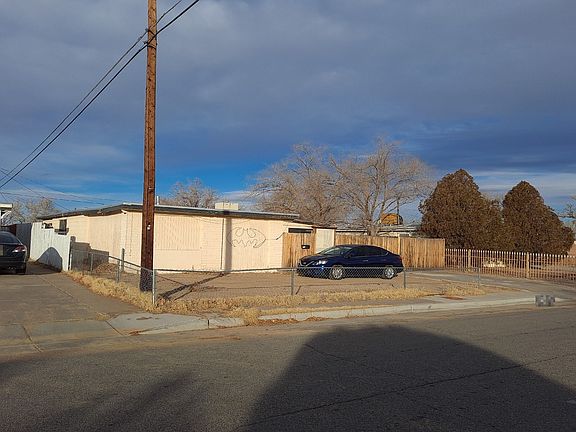 3rd image of 1829 Blume St NE