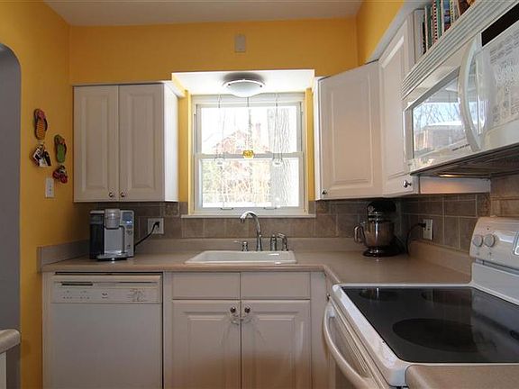 4th image of 6220 Girard Ave