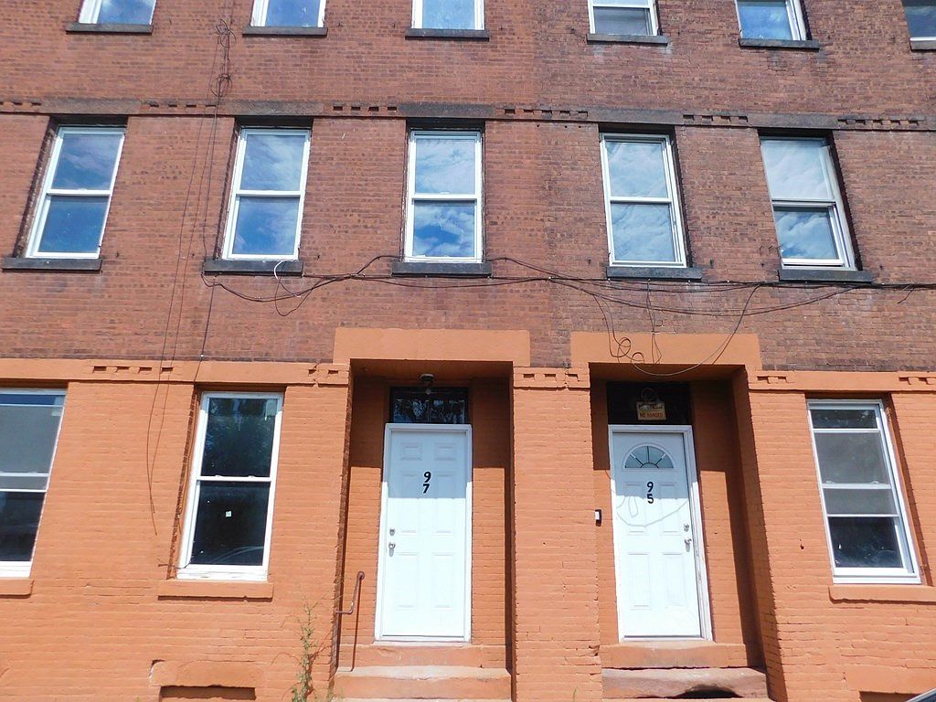 95 Elm St, Holyoke, MA 01040 Zillow