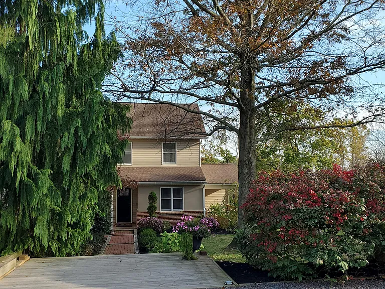 Front view of property from driveway