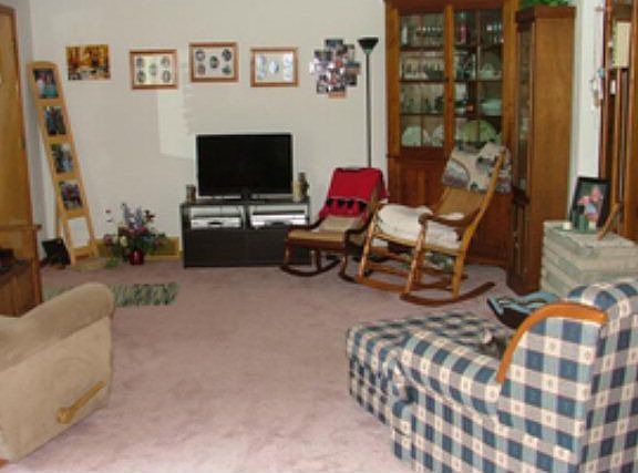 5th image of 1745 Kenmore Dr