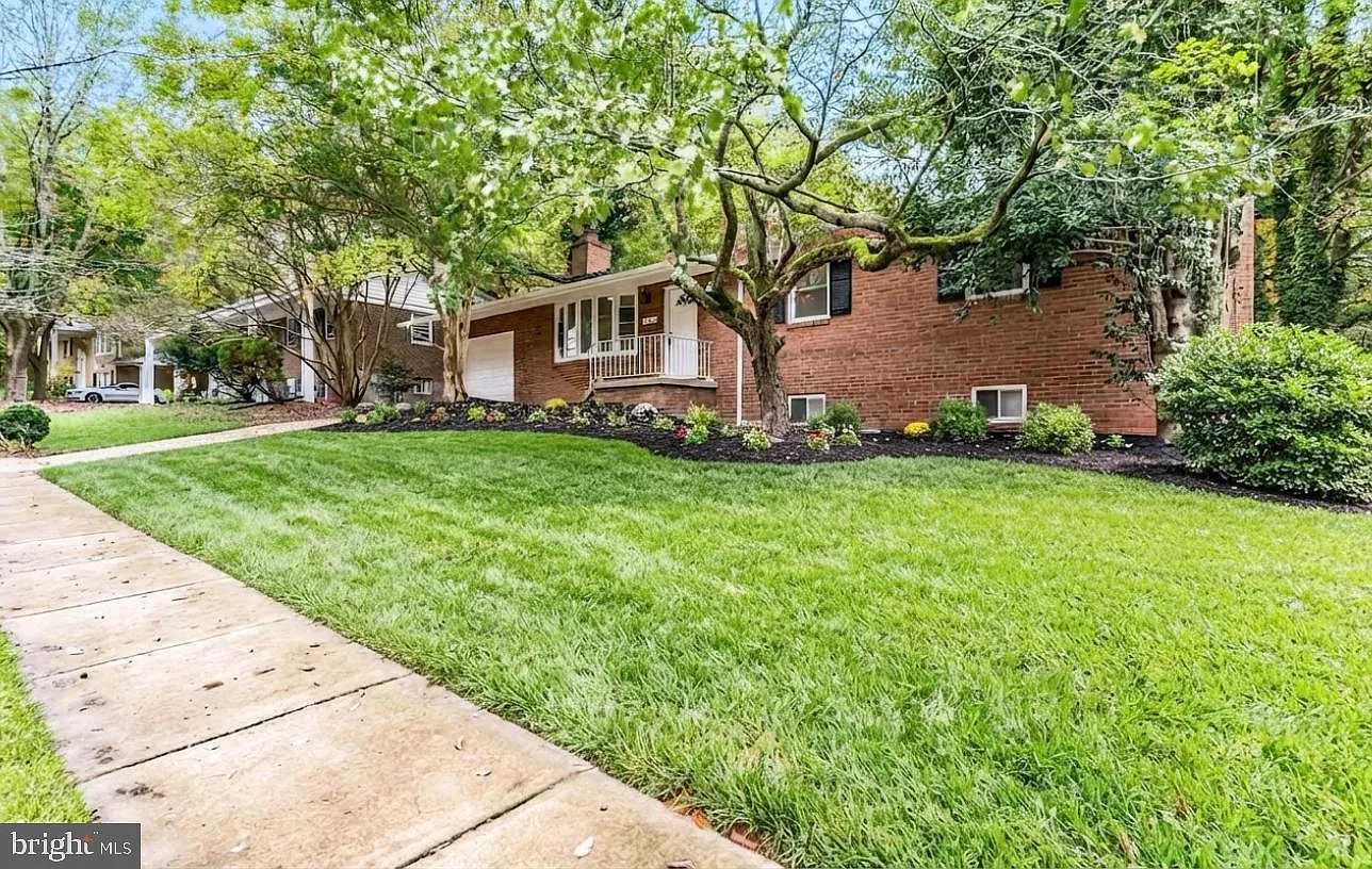 4 bed, 3.0 bath, 2392 sqft, $3,100 — Photo 2