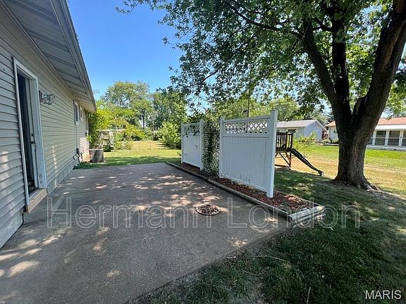 2nd image of 2478 Carousel Ct