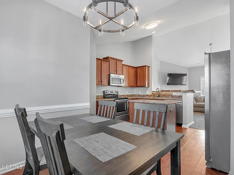 333 Kingston Rd — Photo 4