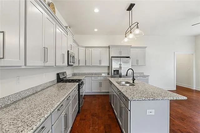 1402 Alvar St — Photo 6