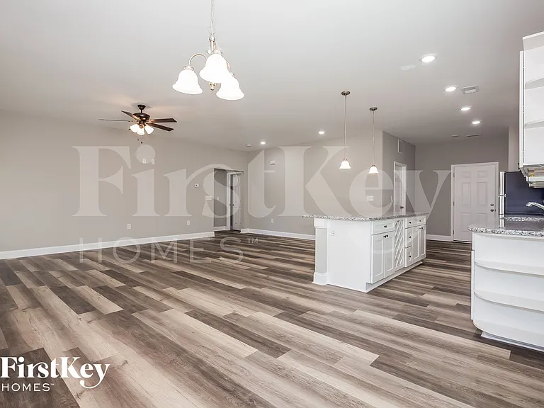 5055 Tuckaseegee Rd — Photo 4