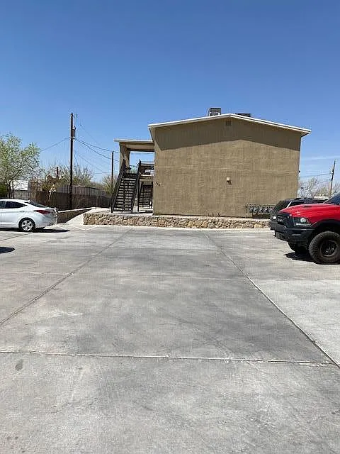 2 bed, 1.0 bath, 651 sqft, $950 — Photo 3