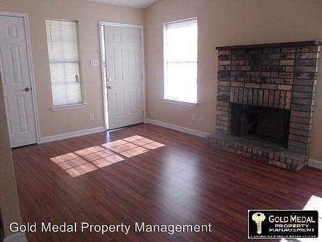 2nd image of 4801 Cedarhill Cir