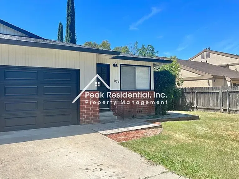 1120 Morton Ct — Photo 1