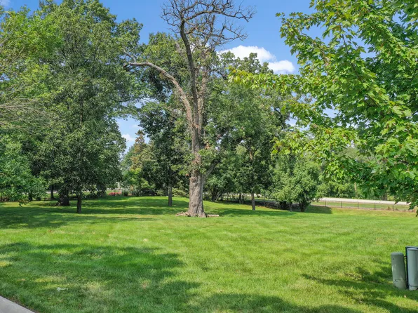 14 Tuscan Ct, Oak Brook, IL 60523