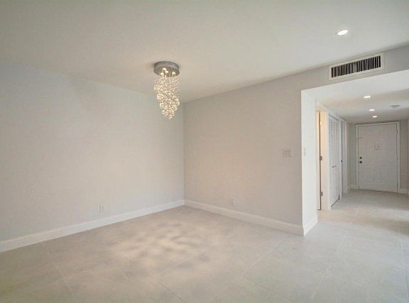 5th image of 15401 Pembridge Ave APT 1