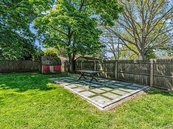 5th image of 42 Willow Avenue