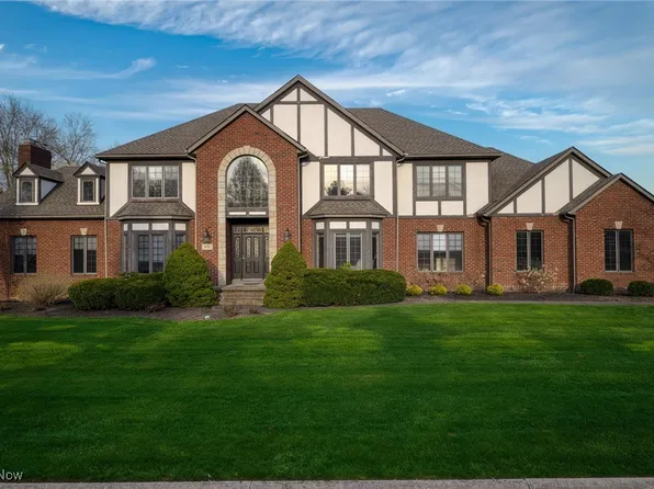 275 Camden Ln, Aurora, OH 44202