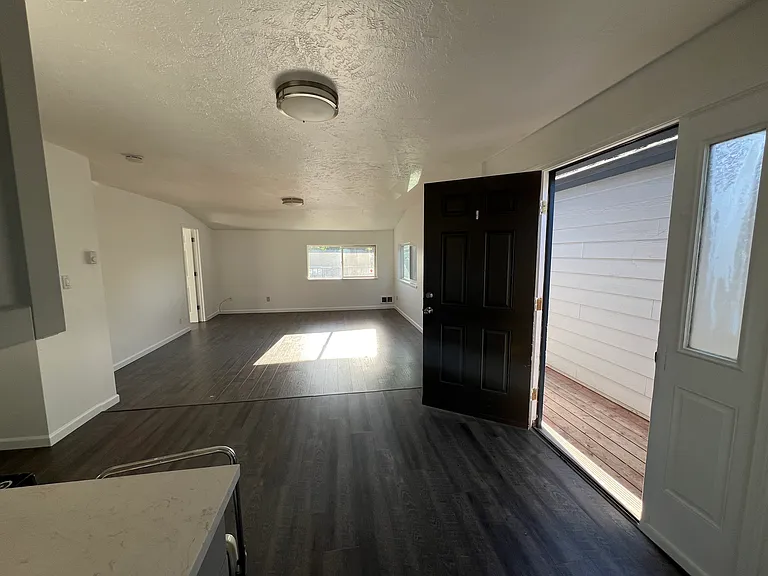 1220 NE 84th Ave — Photo 3