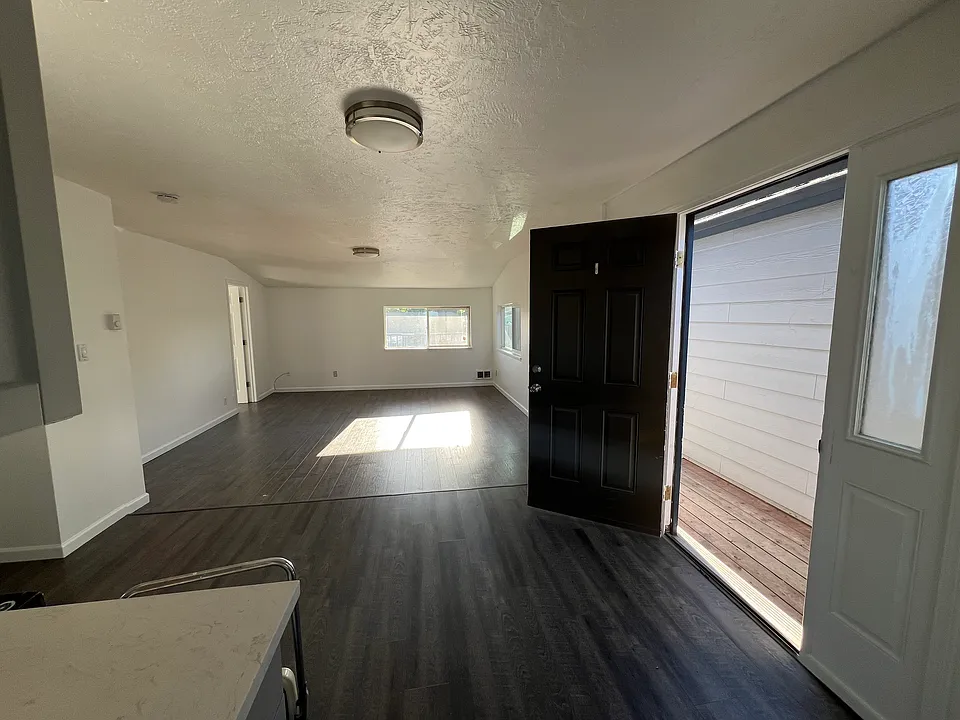 1220 NE 84th Ave