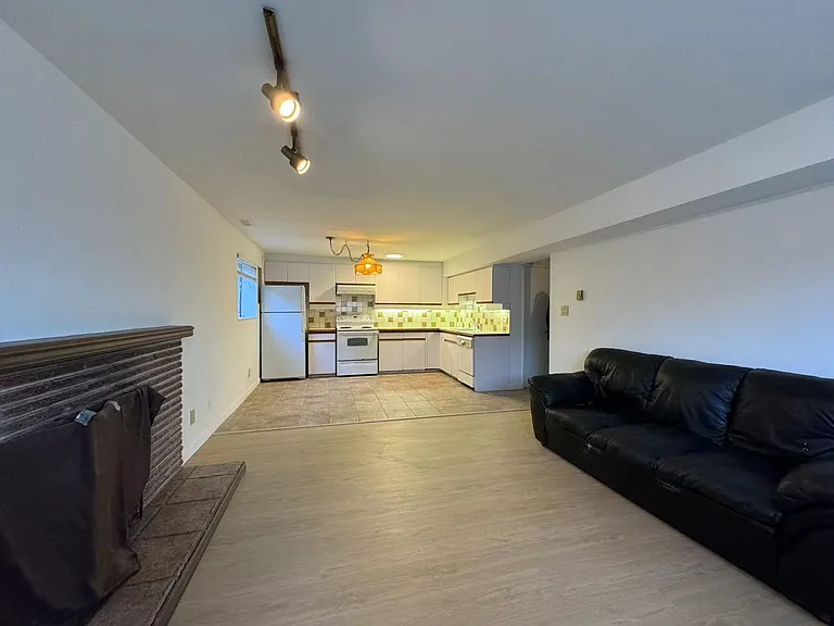 6568 Georgia St — Photo 8