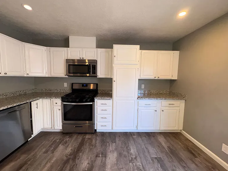 1209 Vienna Ct — Photo 11