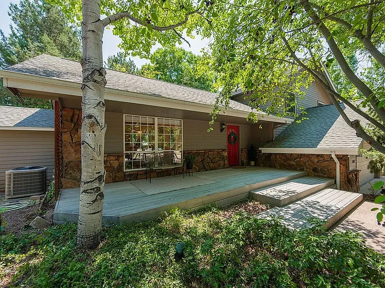 3242 Grovewood Dr — Photo 3