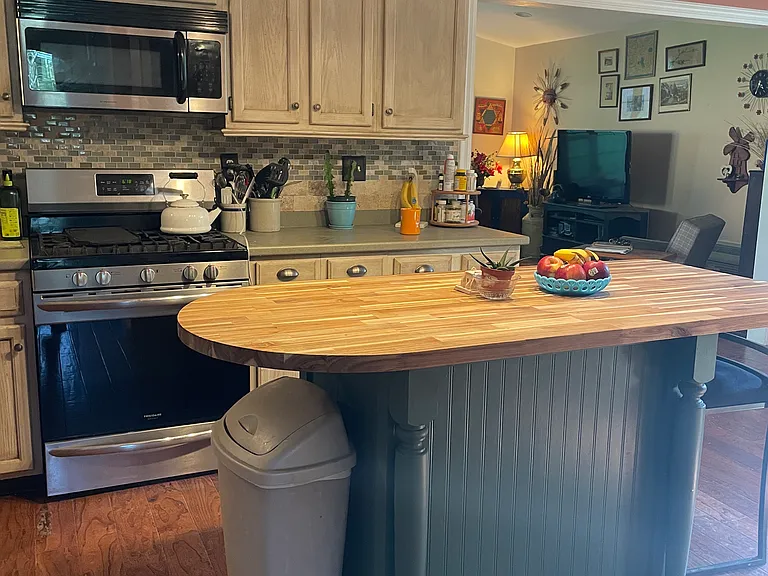 10945 Gilian Ln — Photo 11