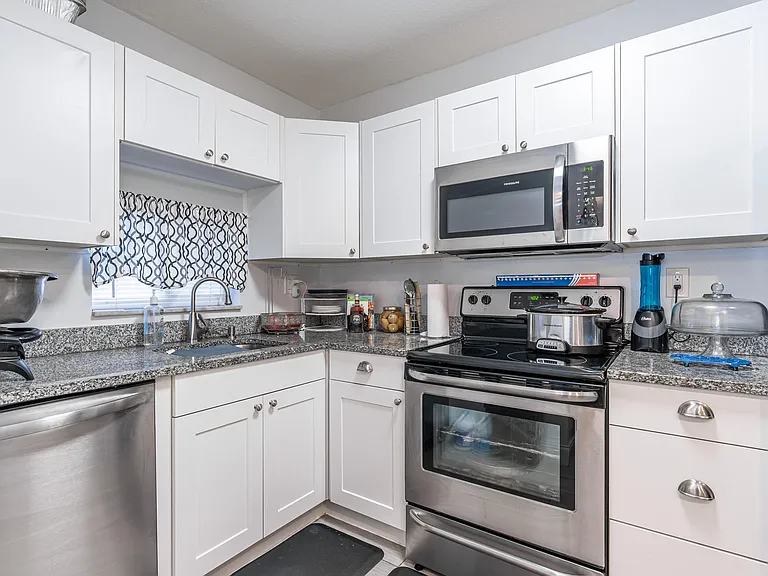 8911 S Hollybrook Blvd #306 — Photo 9