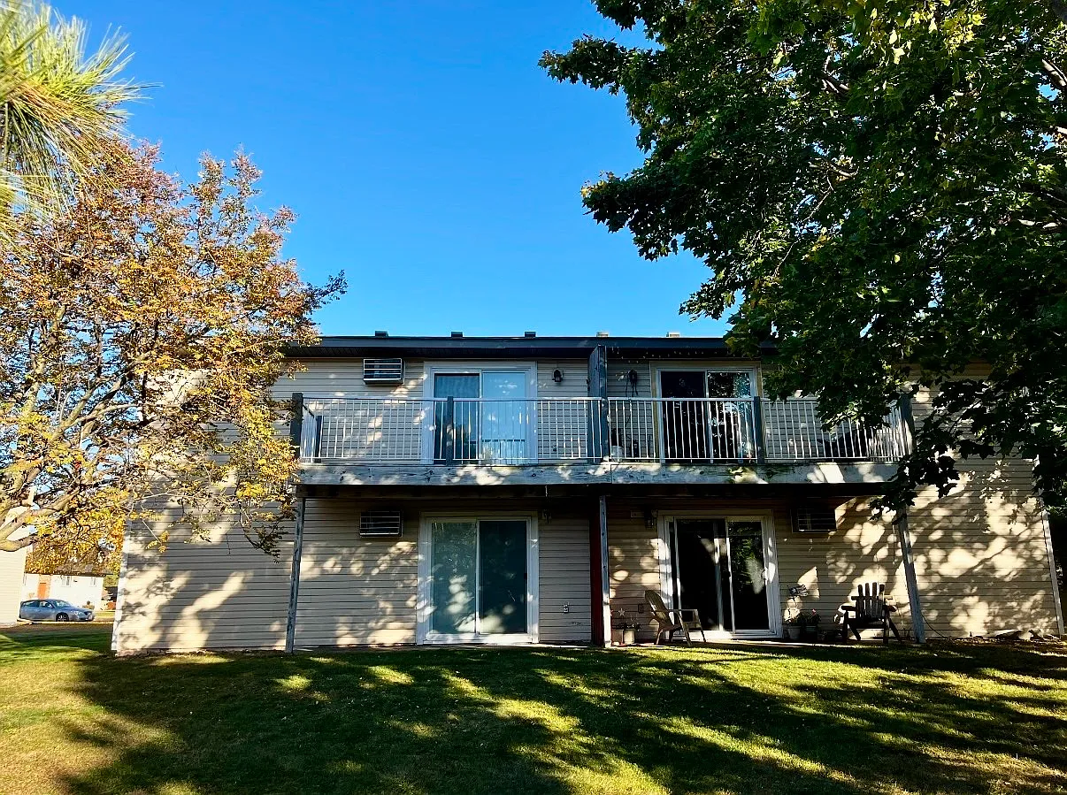 2 bed, 1100 sqft, $1,400 — Photo 3