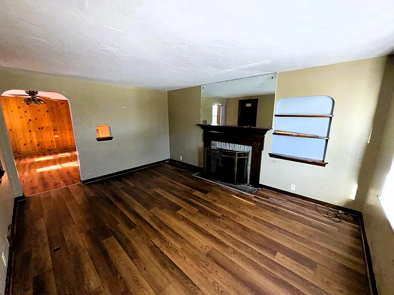 915 Perry Hwy — Photo 12