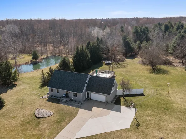 5228 Dio Dr NE, Cedar Springs, MI 49319
