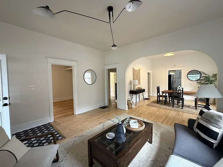 604 S Meldrum St — Photo 3