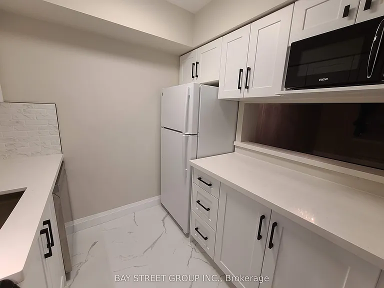 633 Bay St #1212 — Photo 4