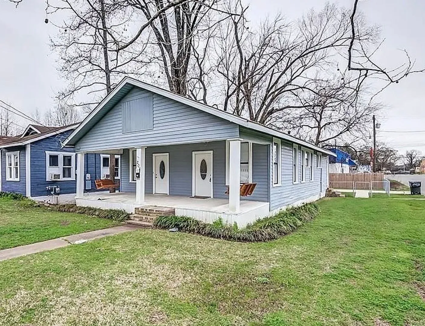 2 Bedroom Home in Highland! — Photo 2