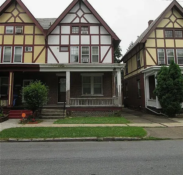 1615 Forster St — Photo 1