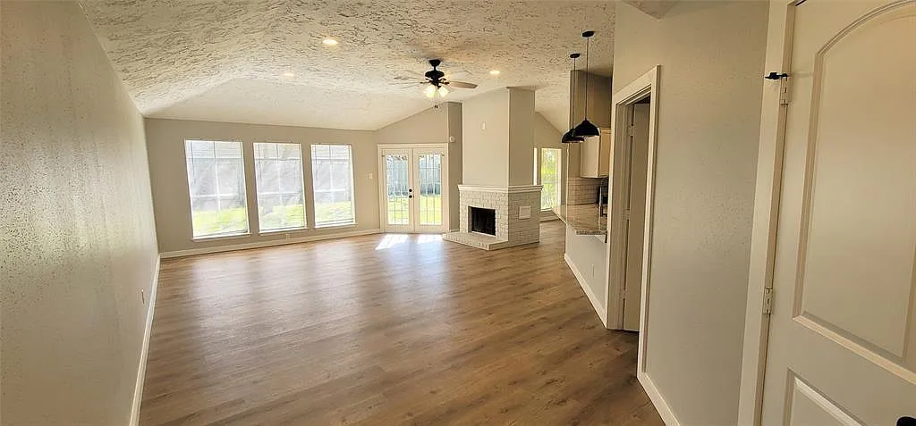 3 bed, 2.0 bath, 1615 sqft, $2,199 — Photo 3