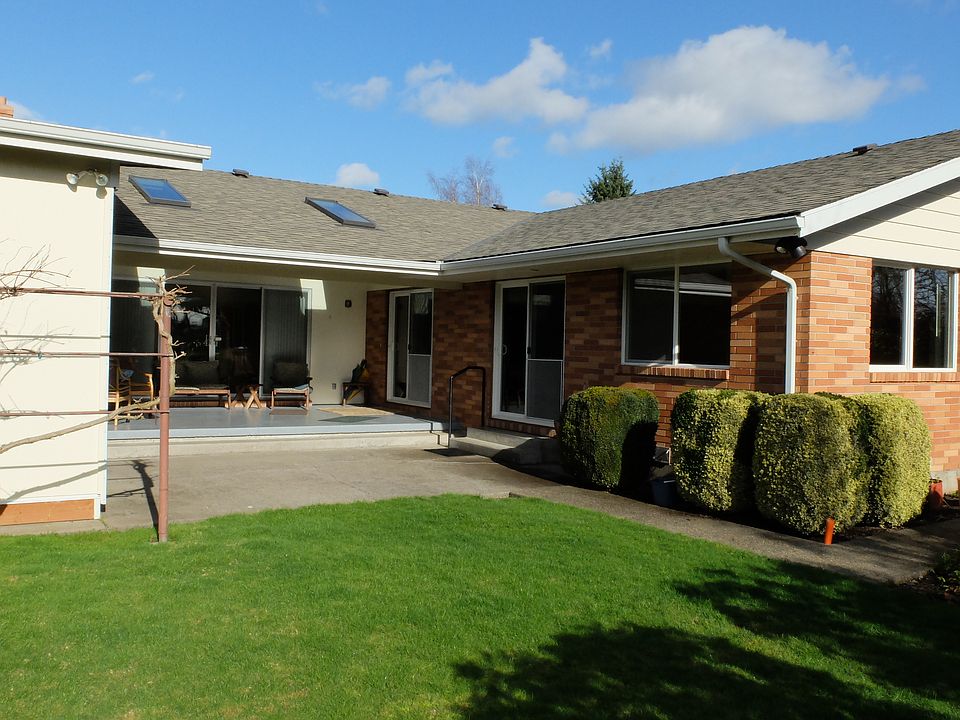Covered Central Patio