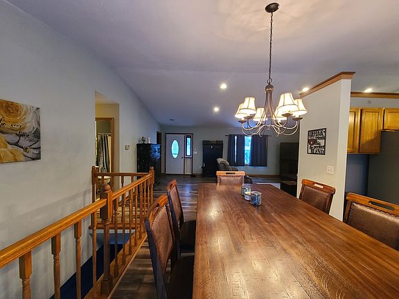 4th image of 24200 Hillcrest Dr