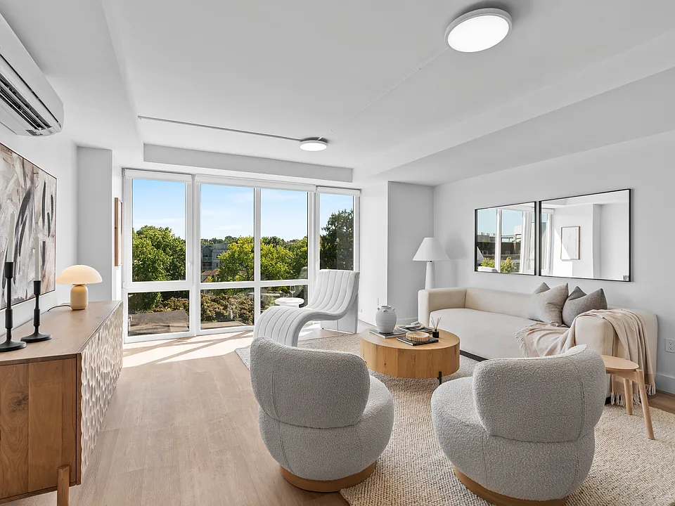 1 Lyon Place