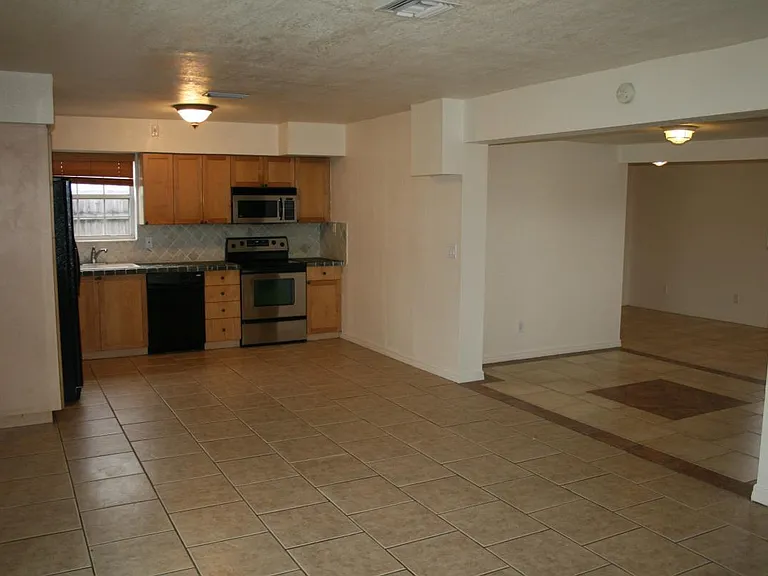 7770 NW 33rd St — Photo 5