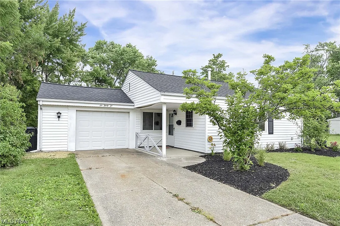 636 Bell Ave photo 1