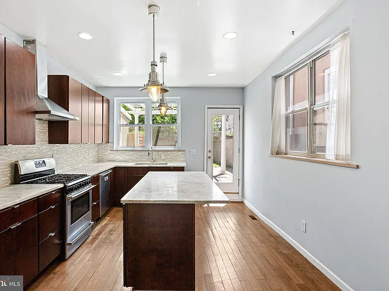 1240 Federal St — Photo 10