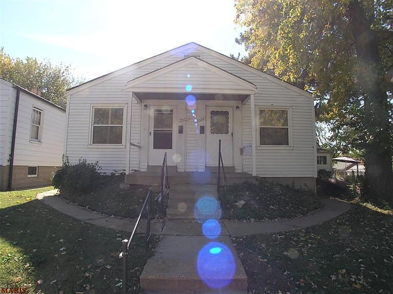 1st image of 7062-7064 Lansdowne Ave