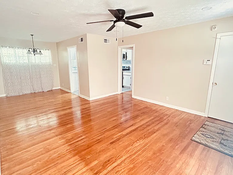 910 Saint Catherine Dr — Photo 7