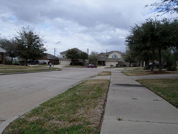 5th image of 2511 Village Square Dr